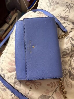 kate spade periwinkle blue saffiano crossbody wallet with gold chain.
